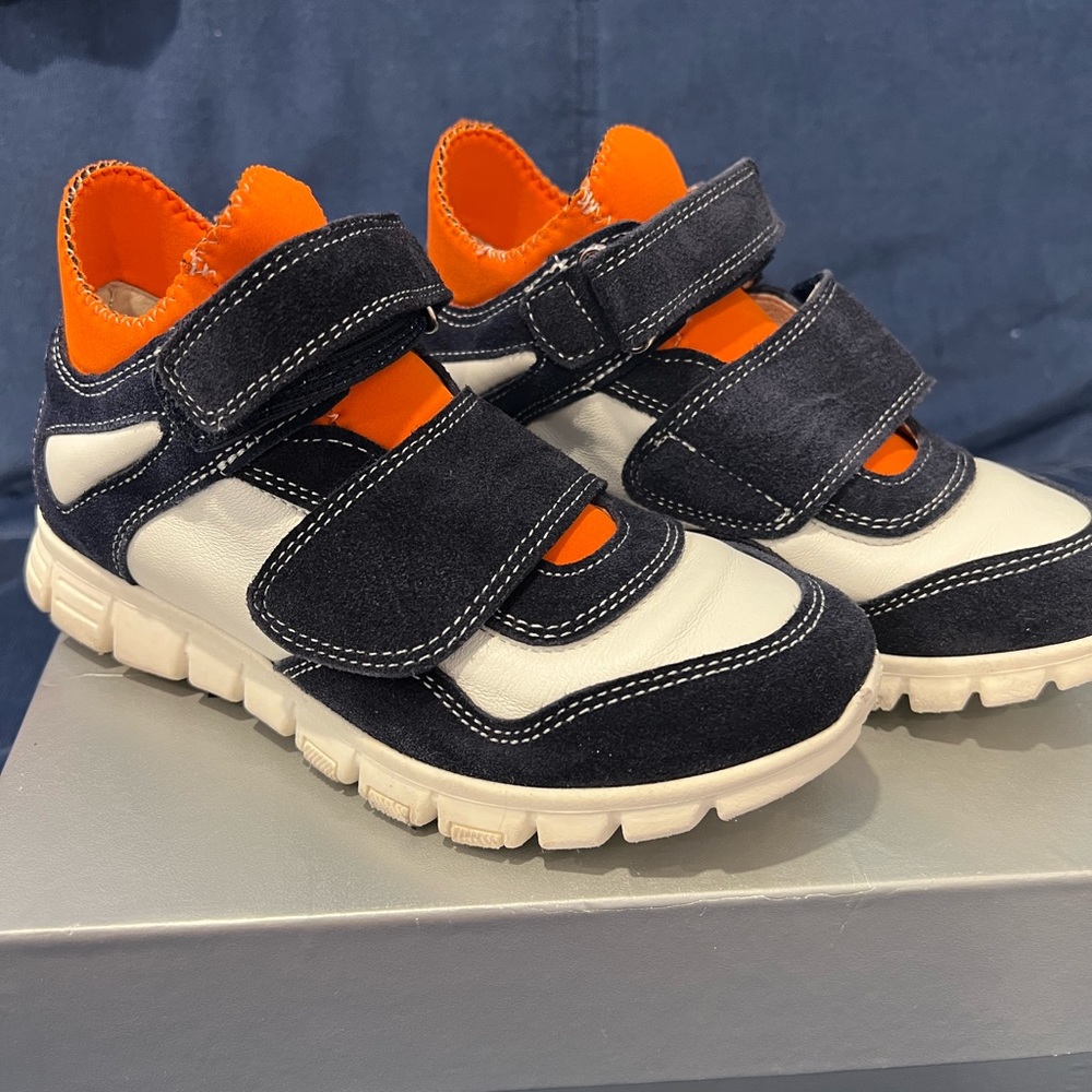 Brand new Italian boys sneakers size 31 euro. (US 13)